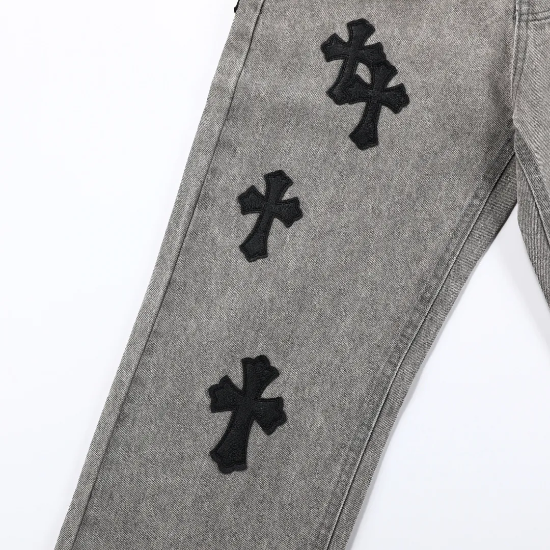 P236 💰 (Top version) -Chrome Hearts/Chrome Hearts MattyBoySex JJ Lin's same style limited gray and black leather denim trousers -Vibe style straight stacked god-level version -Black and gray faded denim fabric -Full set of old vintage hardware - Chrome Hearts washed gray The high version uses high-ounce custom fabrics, fermentation washing and soft color fixation, soft and thick to wear, the details are all made by hand-polished craftsmanship, full-print jacquard fabric Unique design style. Multiple processes to create a full retro feel. Niche unique non-contrast shirt. Customized distressed spray-painted buttons. Craftsmanship in every detail. Color Gray Size 28 30 32 34 36 (corresponding to S-M-L-XL-XXL)